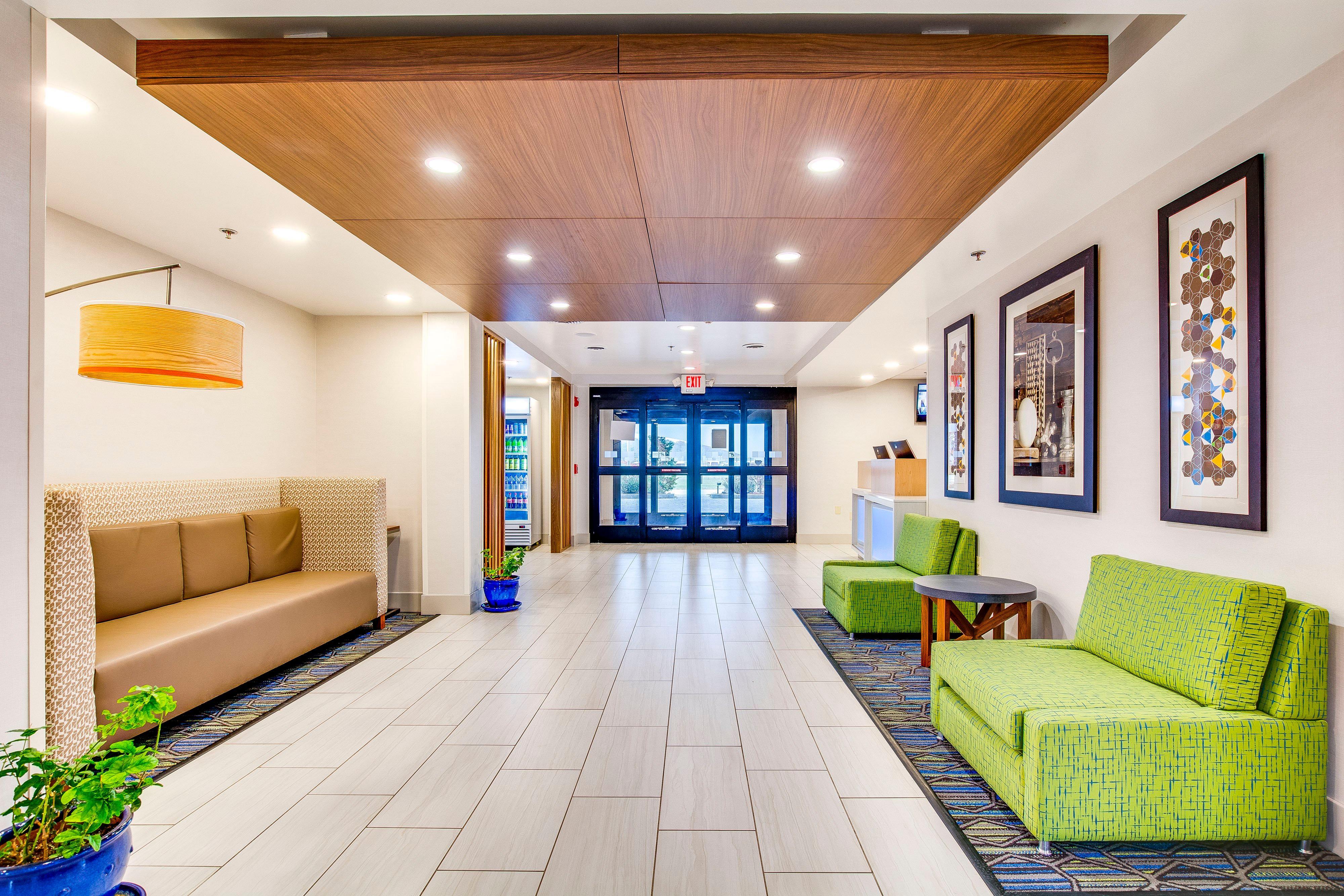 Holiday Inn Express Vincennes Exterior photo