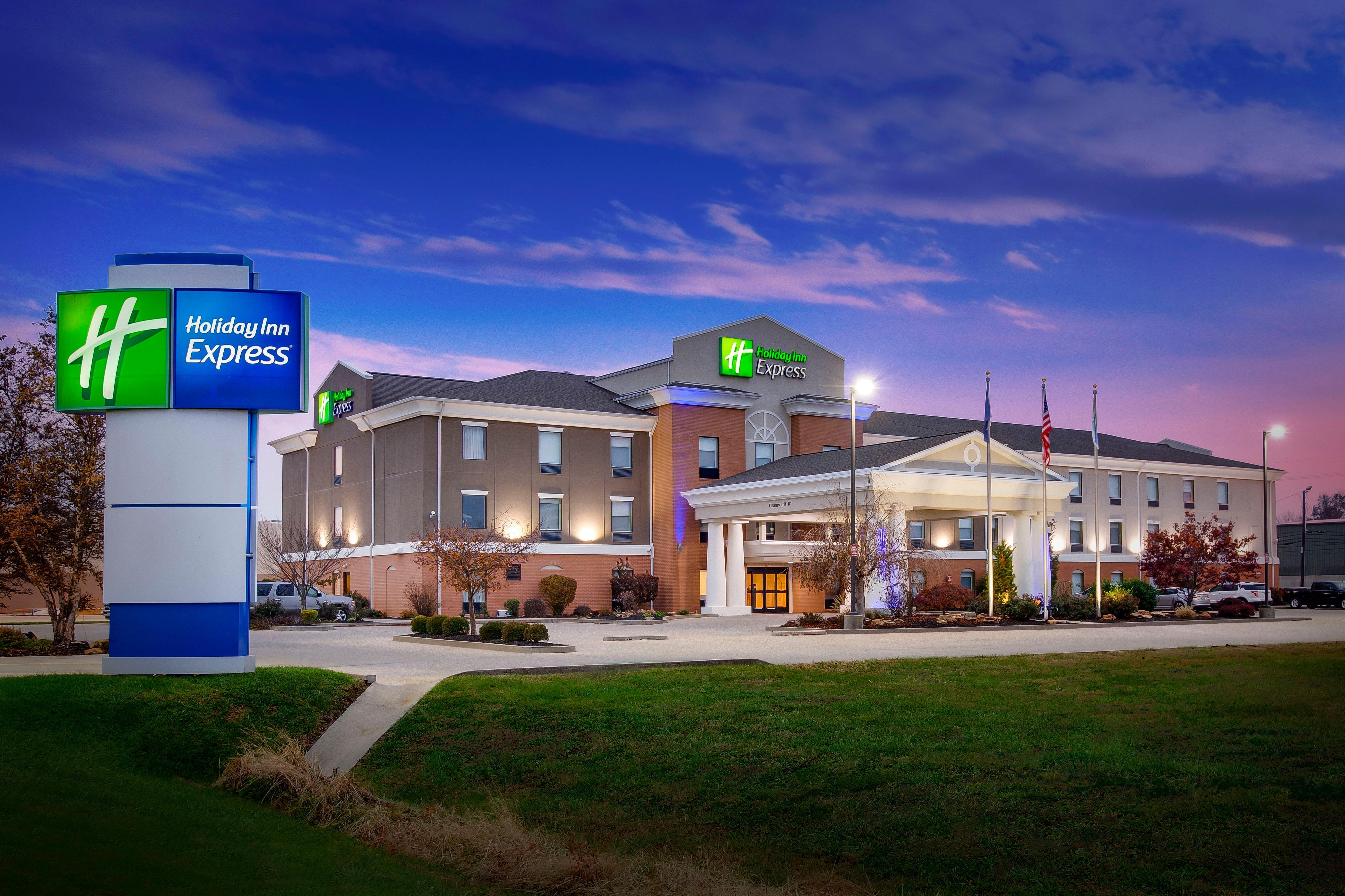 Holiday Inn Express Vincennes Exterior photo