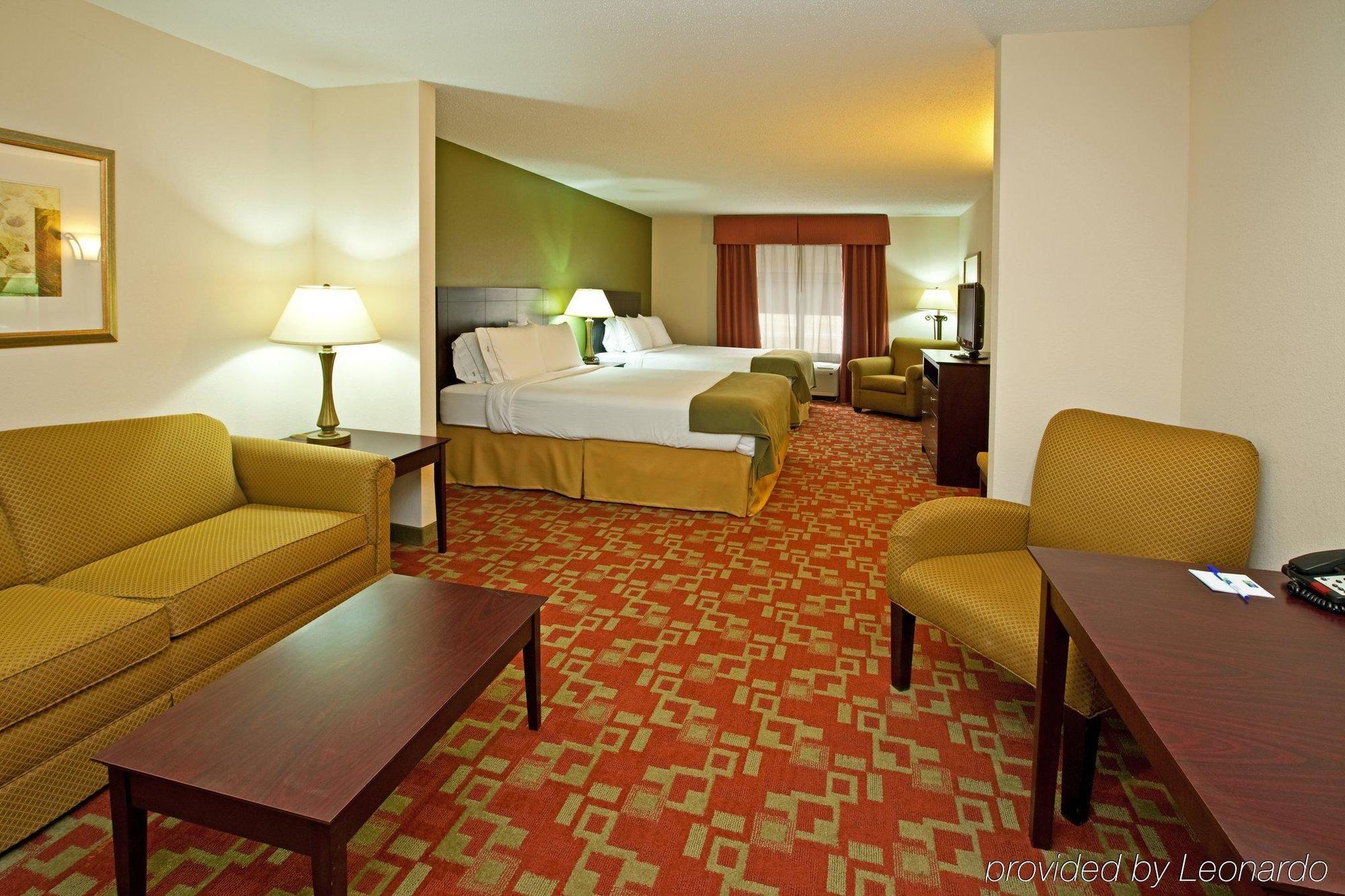Holiday Inn Express Vincennes Room photo