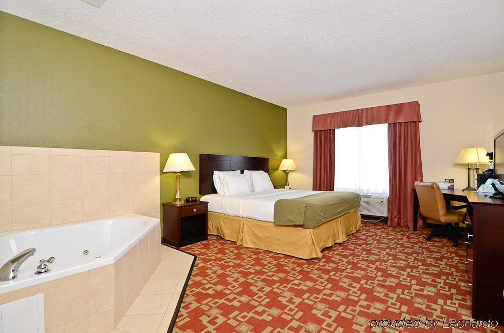Holiday Inn Express Vincennes Exterior photo