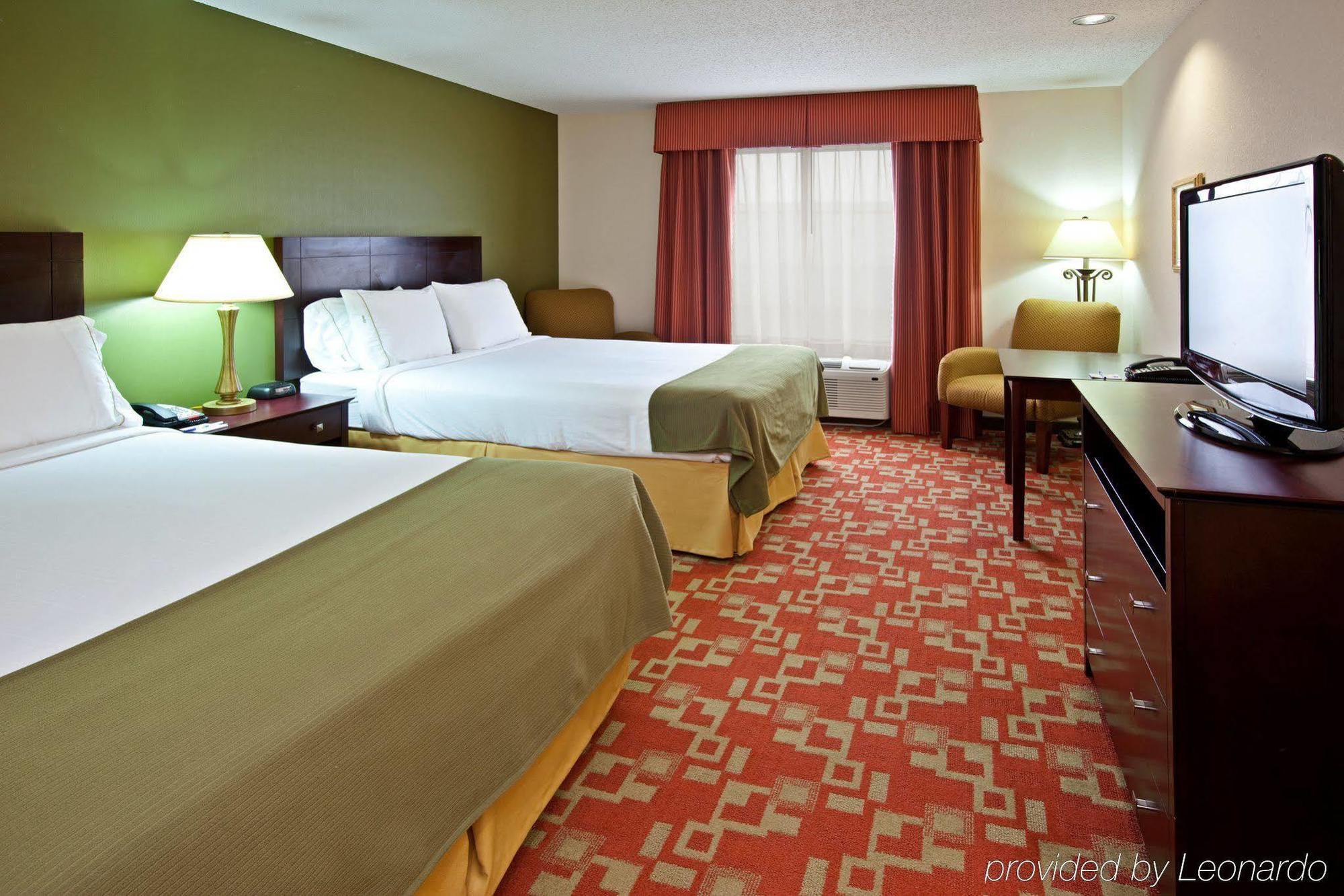 Holiday Inn Express Vincennes Exterior photo