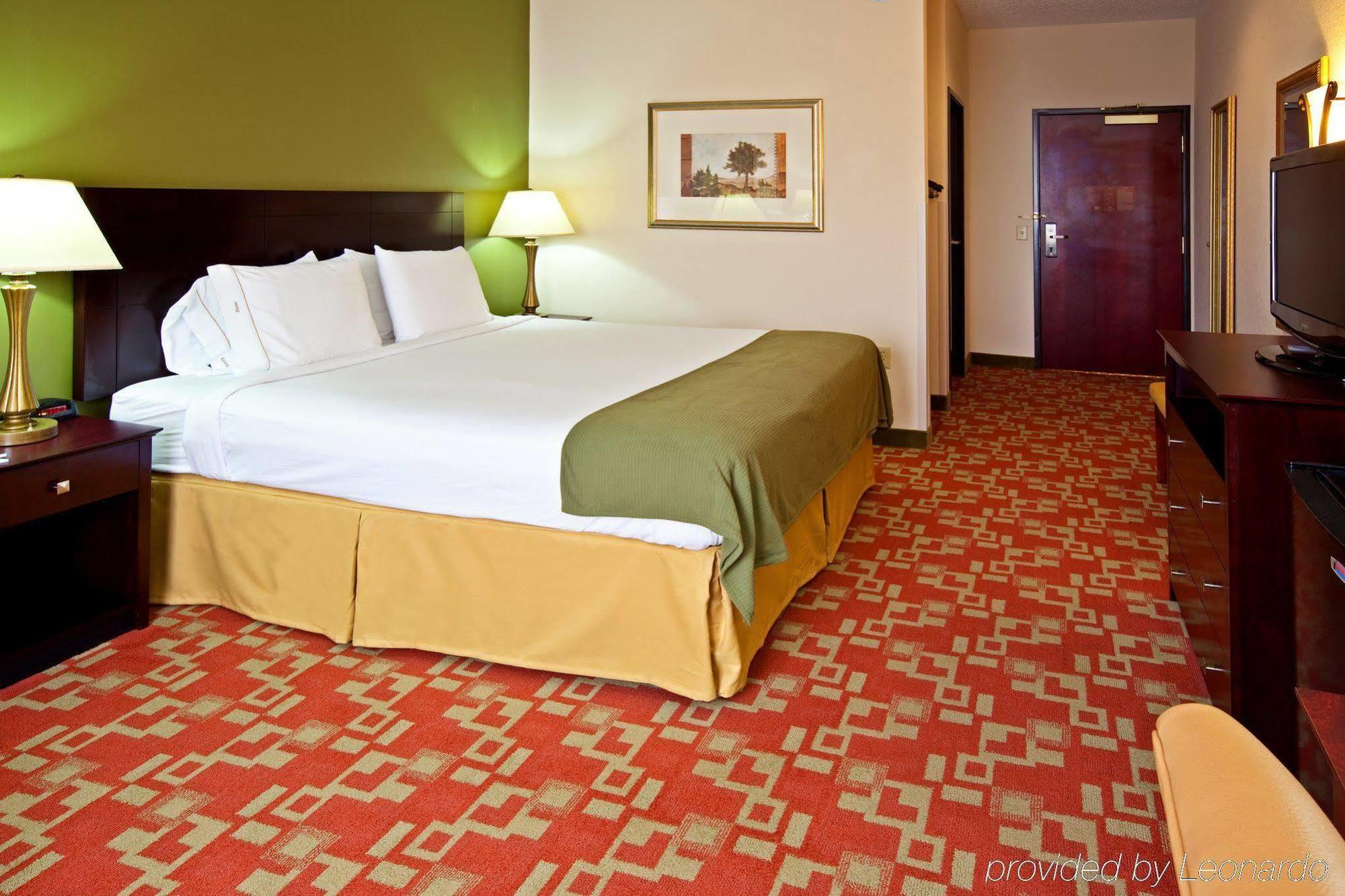 Holiday Inn Express Vincennes Room photo